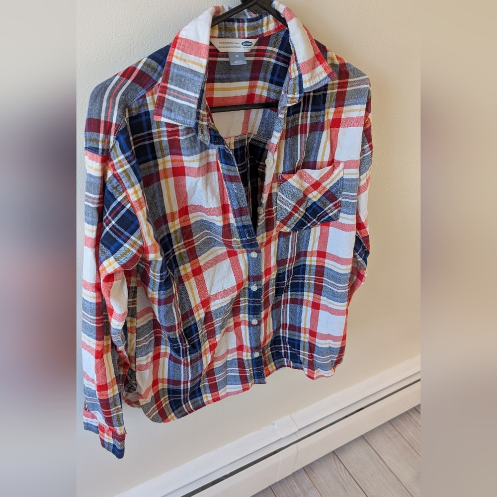 Old Navy the boyfriend shirt multicolored long sleeve flannel. Size medium